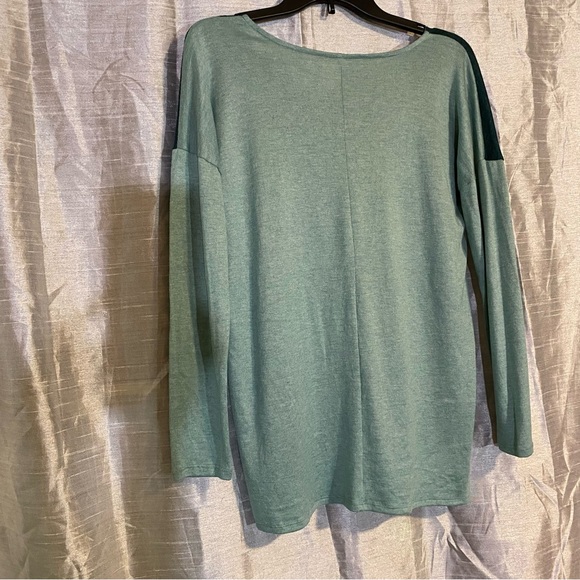 Loft color block light knit, relaxed fit, size S,high low hem. Worn condition - Picture 2 of 6